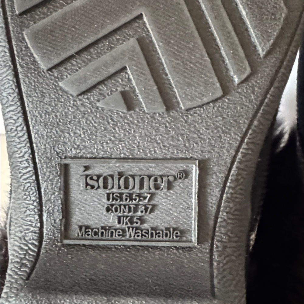 Isotoner ankle slippers - Picture 8 of 9
